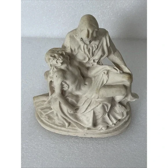 Pieta VTG Sculpture, Mary Cradling Jesus's Body After His Descent From The Cross - Picture 15 of 16